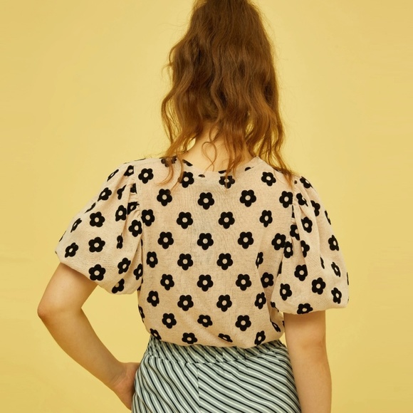 Flower Pattern Top puff sleeve Sz M - Picture 3 of 10